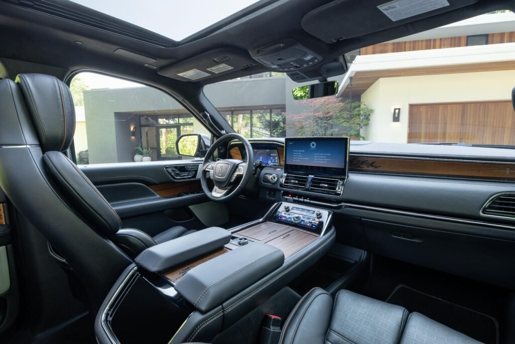 Lincoln Navigator luxury SUV interior for Union County NJ black car and chauffeur service